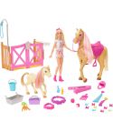 Mattel Barbie Spielset mit Puppe und 2 Pferden GXV77
